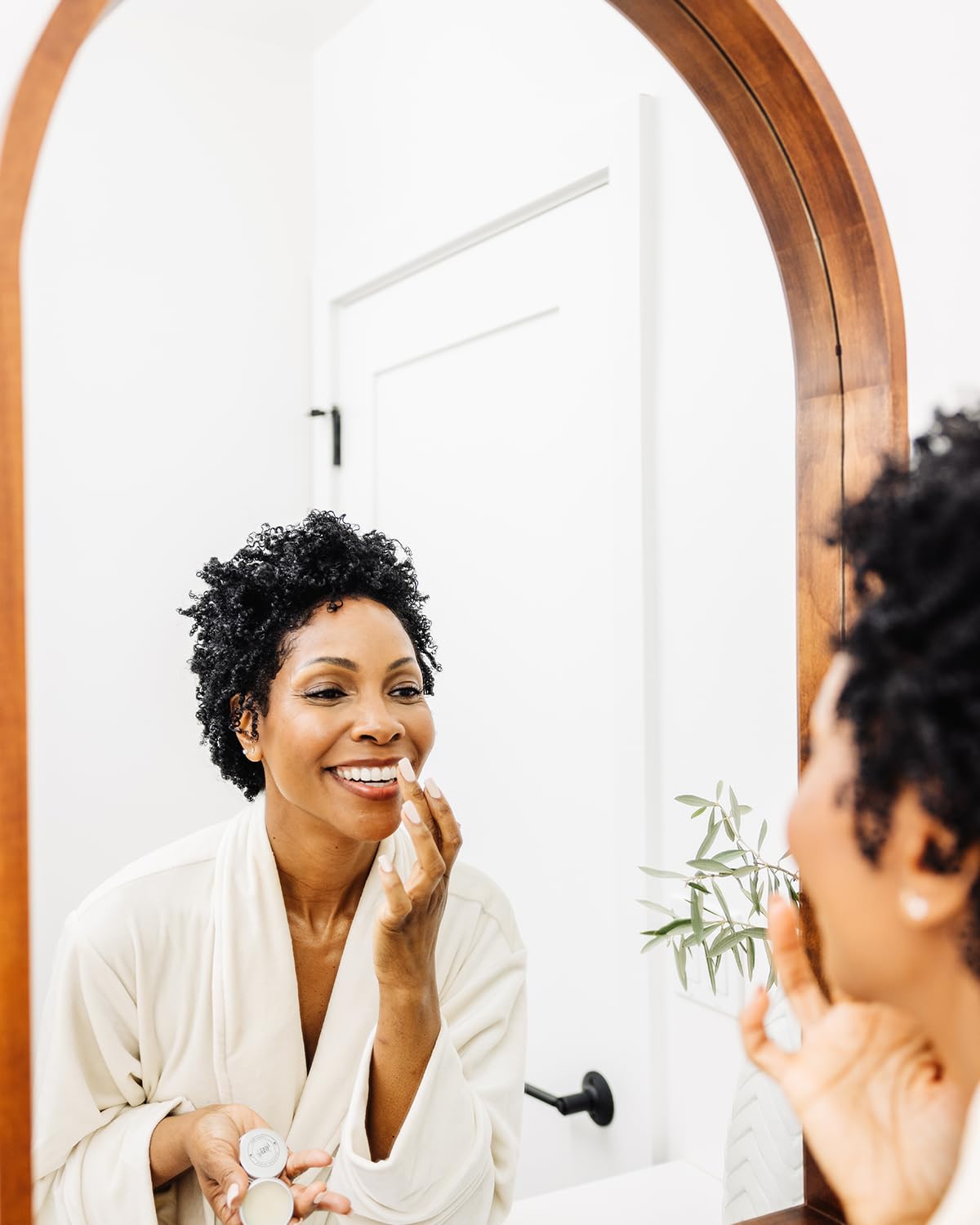 Hines+Young Travel Tins Gift Set - 4 oz Body Cream, 2 oz Linen Spray, Natural Lip Balm - Skin Care and Refreshing Home Fragrance, Ideal Self-Care Gift Set (Pack of 3, Pacific Isle)