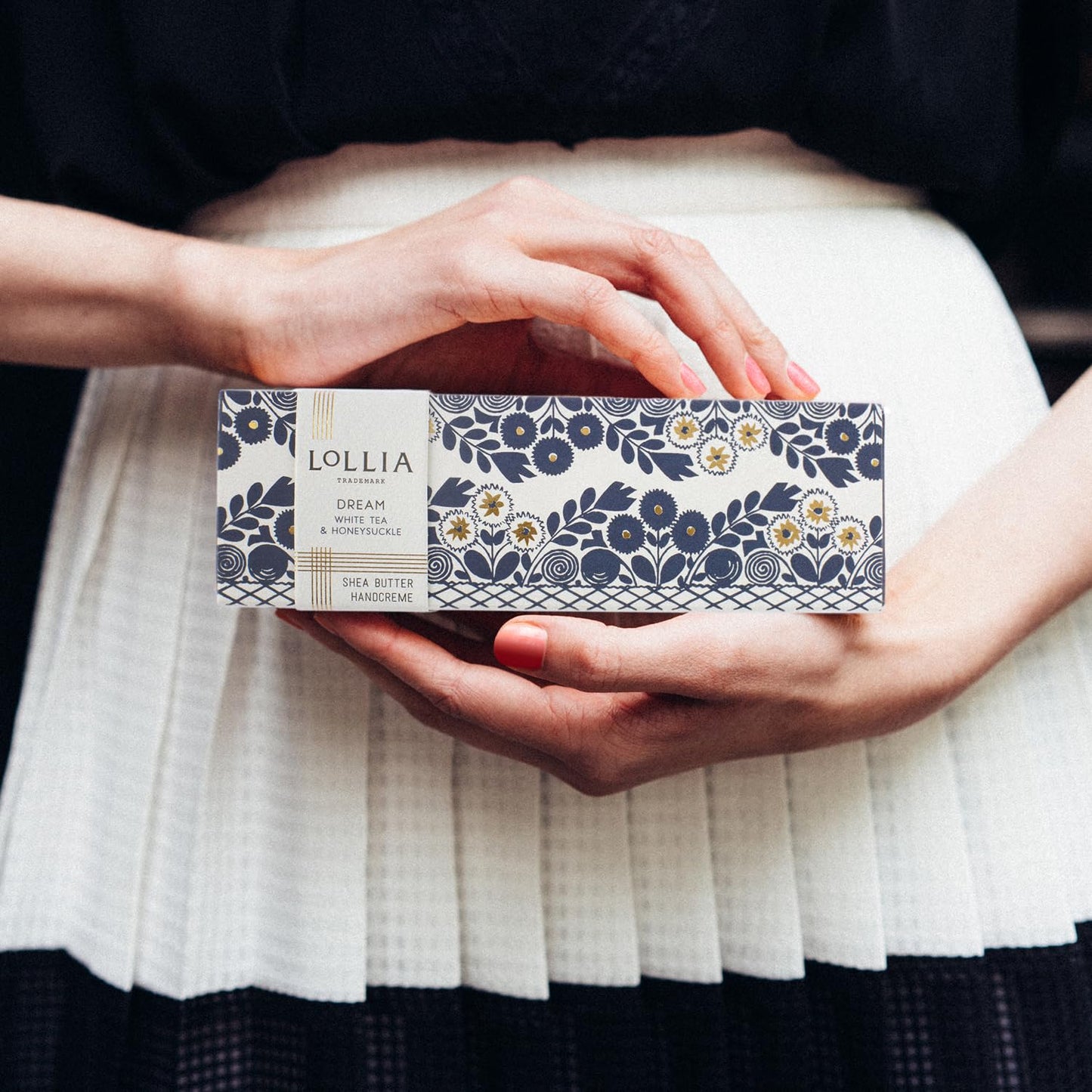 LOLLIA Dream Handcreme | Fragrant, Moisturizing Coveted Hand Lotion | Lightweight and Quick Absorbing | Finest Ingredients Including Shea Butter | 4 oz / 113 g