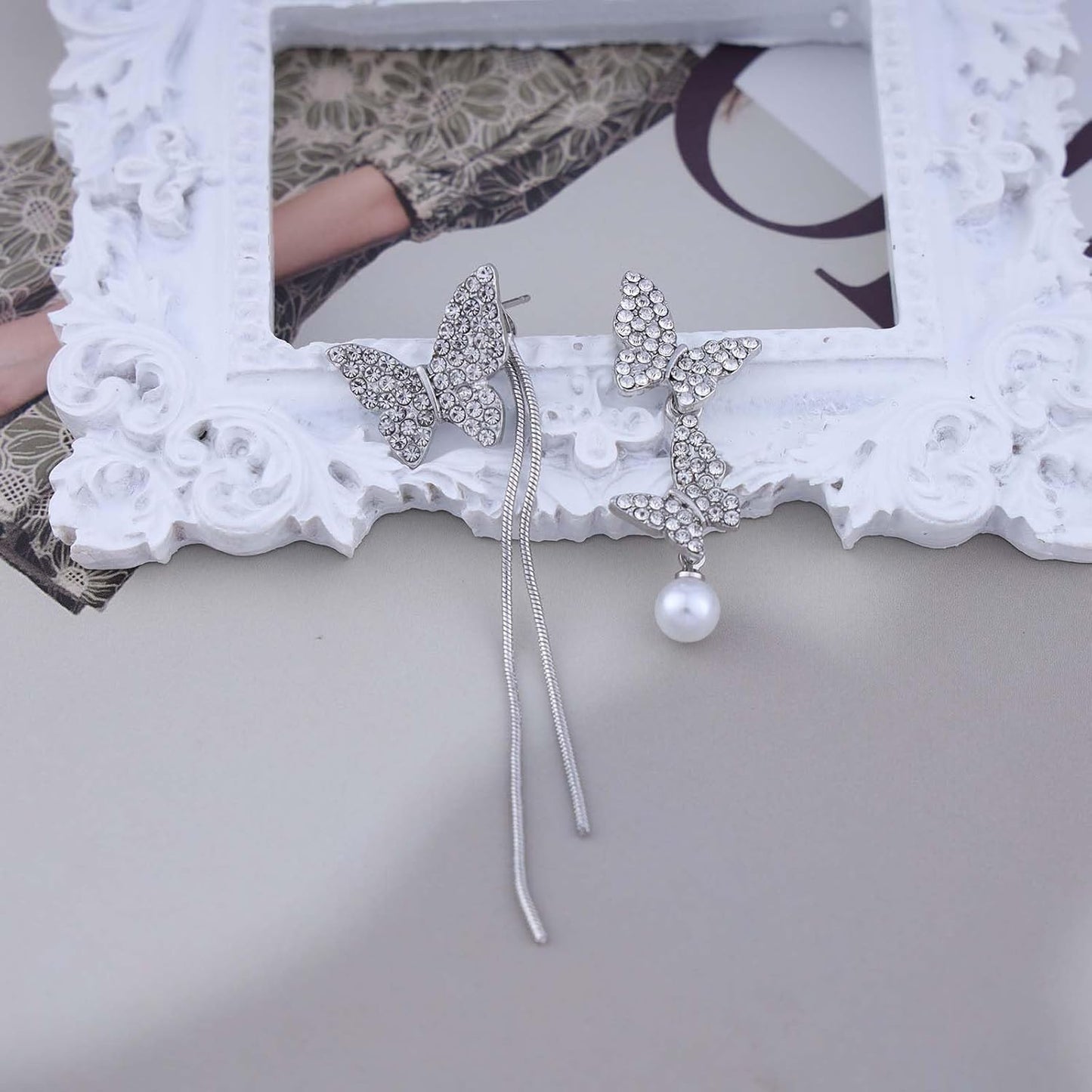 Vintage Crystal Butterfly Drop Earrings Rhinestone Pearl Dangle Earrings Long Butterfly Chain Earrings Silver Pearl Butterfly Earrings Jewelry for Women