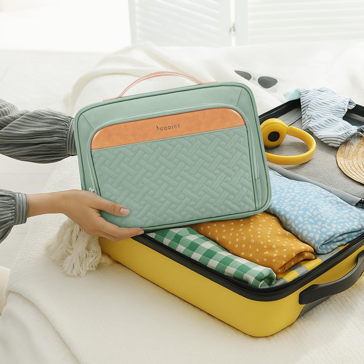 Travel Hanging Toiletry Bag for Women, Cruise Ship Essentials, with Jewelry Organizer, Extra Large Makeup Dopp Kit, Waterproof Cosmetic Bags, Toiletries Kit Set with Trolley Belt, Green